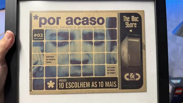 Capa da edição 02 do Por Acaso, abril de 2004, com o asterisco criado por Ricardo Treis